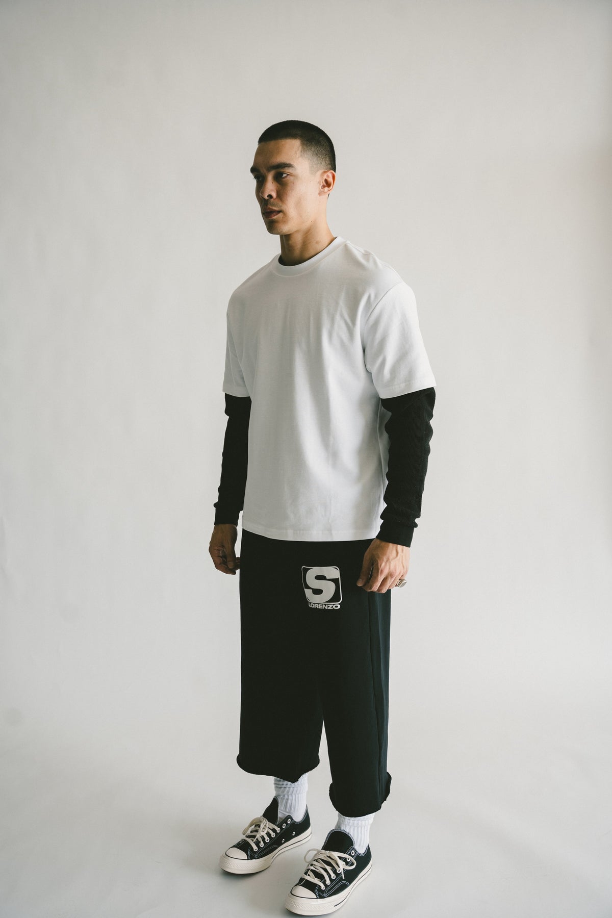 BLACK 3/4 SHORTS